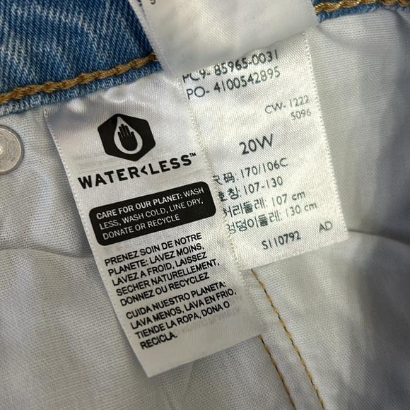 NWT Levi’s Light Blue Cut-Off Distressed Jean Shorts Size 20W - Picture 6 of 6